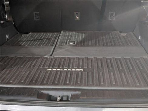 Used 2021 Toyota Highlander Limited image 6