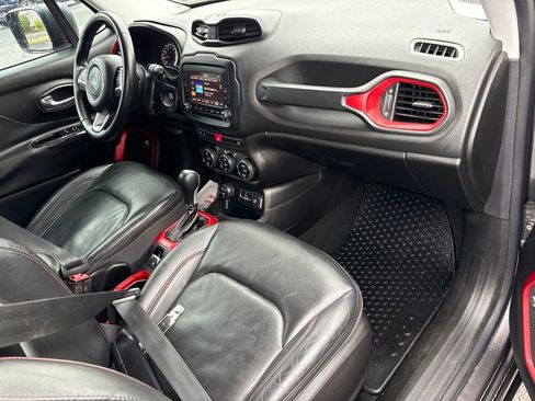 Used 2016 Jeep Renegade Trailhawk w/ Premium Trailhawk Package AWD/4WD image 32