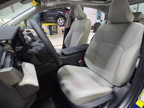 Used 2025 Toyota Camry XLE image 16