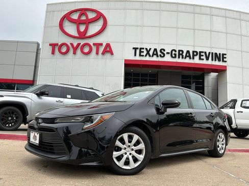 Used 2024 Toyota Corolla LE image 2