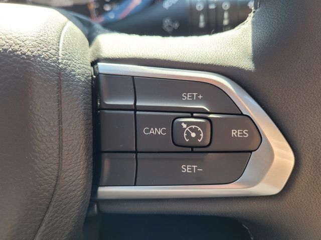 Used 2026 Jeep Compass Latitude AWD/4WD image 25