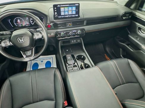 Used 2025 Honda Pilot TrailSport image 29