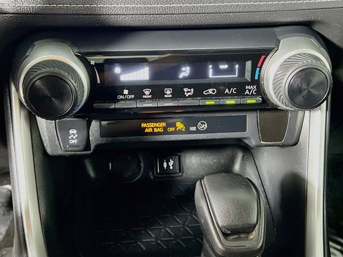 Used 2019 Toyota RAV4 LE FWD image 24
