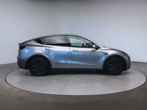 Used 2025 Tesla Model Y Long Range AWD/4WD image 10
