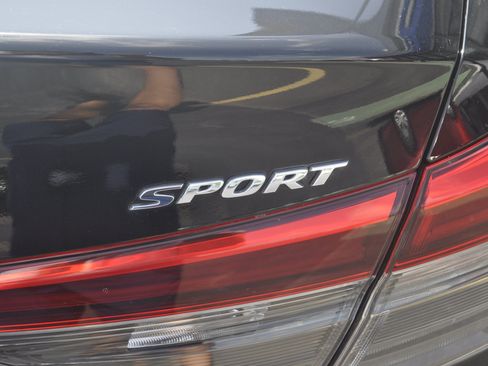 Used 2024 Honda Civic Sport image 10