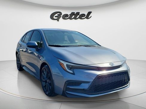 Used 2024 Toyota Corolla SE FWD image 3