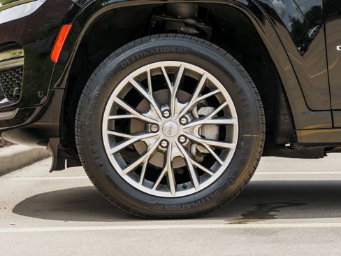 Used 2022 Jeep Grand Cherokee Summit AWD/4WD image 30
