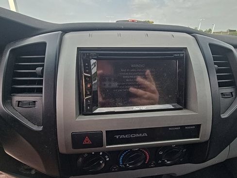Used 2015 Toyota Tacoma PreRunner w/ Convenience Package RWD image 18
