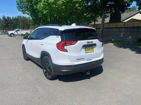 Used 2021 GMC Terrain SLE w/ Driver Convenience Package FWD image 3