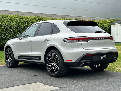Certified 2024 Porsche Macan AWD/4WD image 3