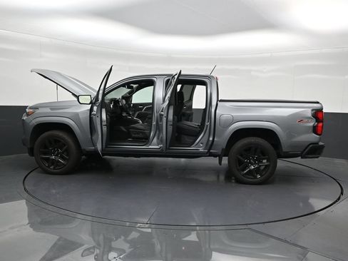 Used 2025 Chevrolet Colorado Z71 w/ Technology Package AWD/4WD image 34