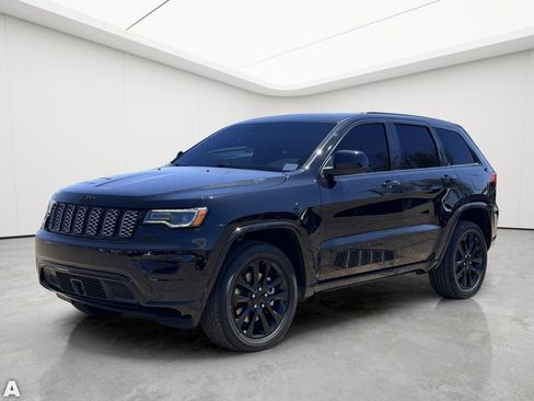 Certified 2022 Jeep Grand Cherokee Laredo X AWD/4WD image 2