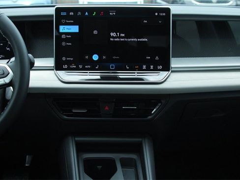 New 2025 Volkswagen Tiguan SE image 15