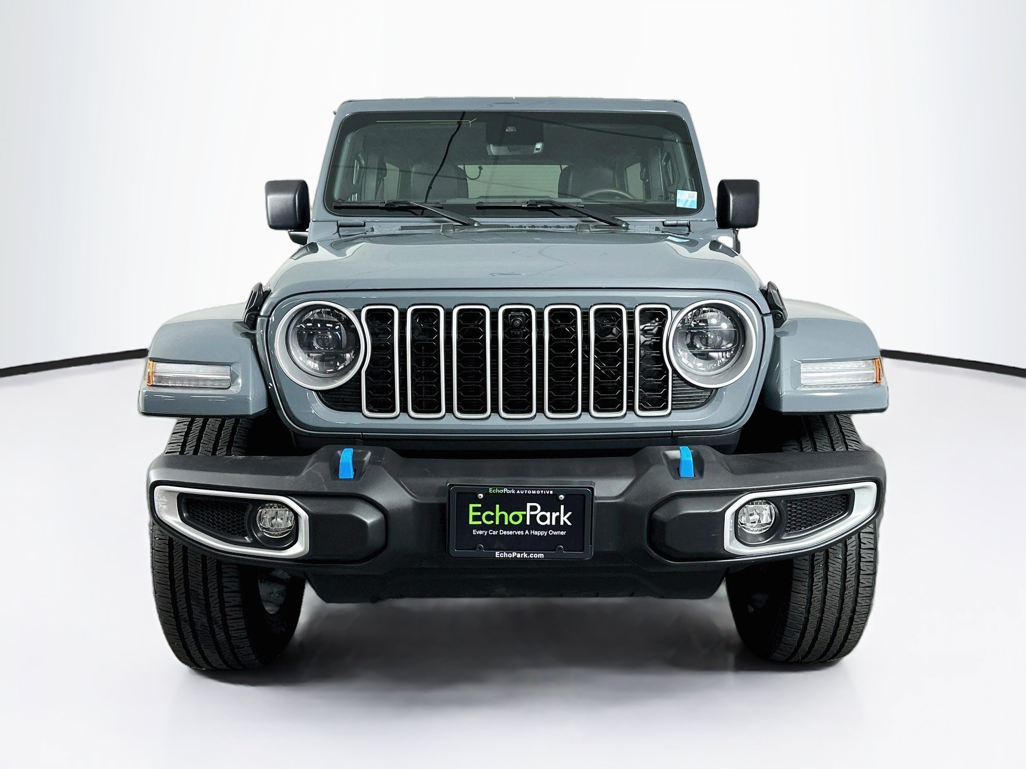 Used 2024 Jeep Wrangler Unlimited Sahara w/ Technology Group AWD/4WD image 2