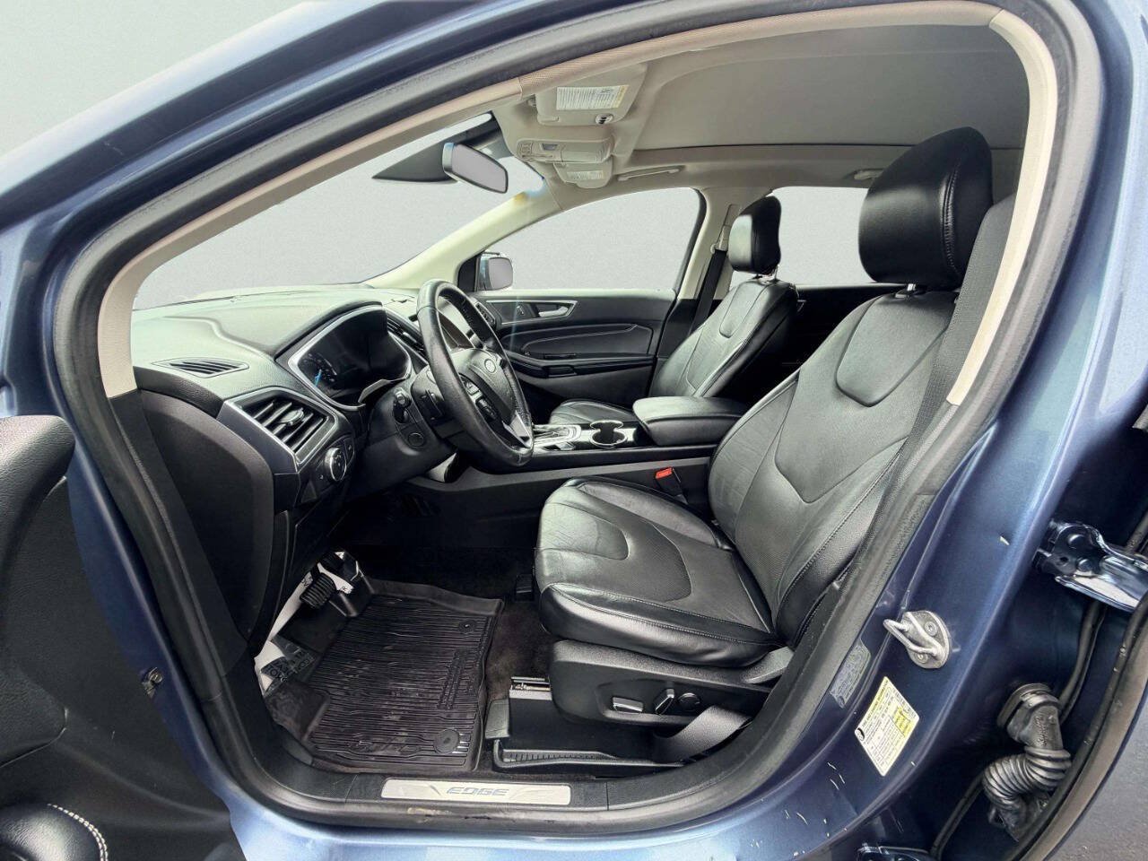 Used 2018 Ford Edge Titanium w/ Equipment Group 302A AWD/4WD image 15
