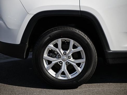 Used 2023 Jeep Grand Cherokee Limited w/ Luxury Tech Group II image 6