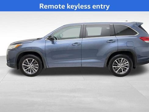 Used 2017 Toyota Highlander XLE image 6