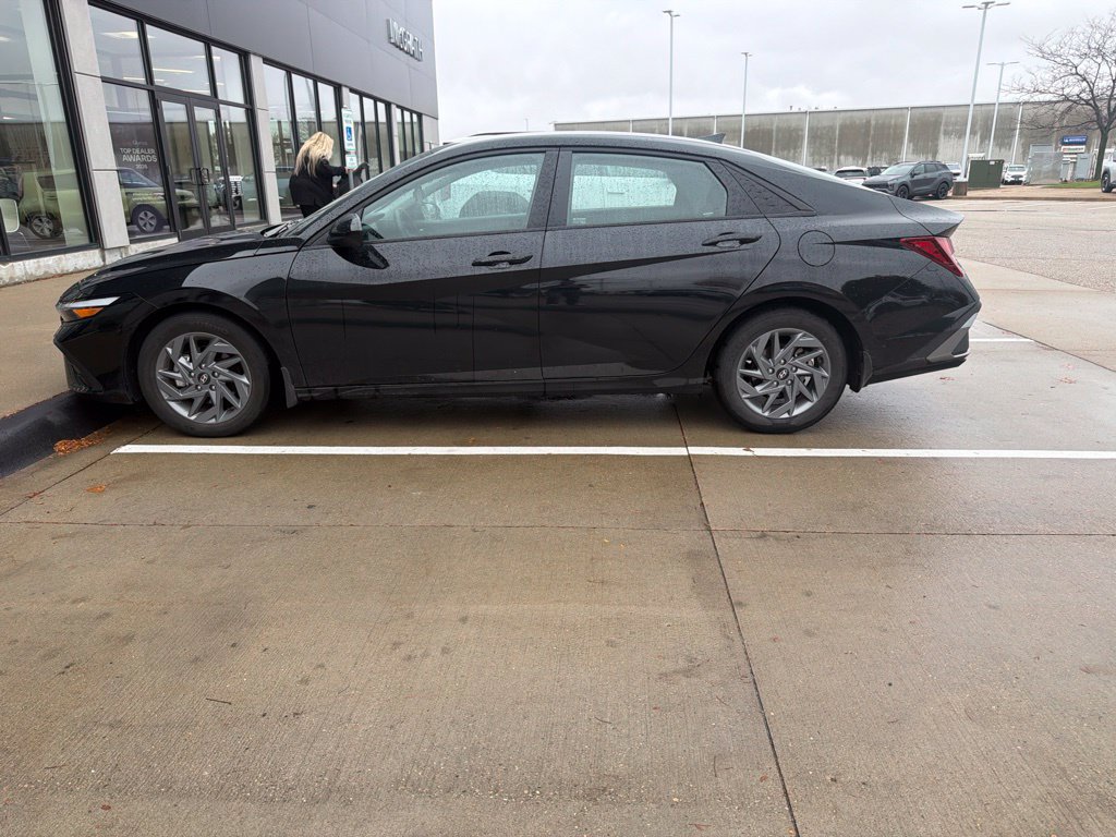 Used 2024 Hyundai Elantra SEL FWD image 4