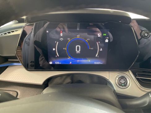 Certified 2024 Chevrolet Trax LT w/ Sunroof Package image 17