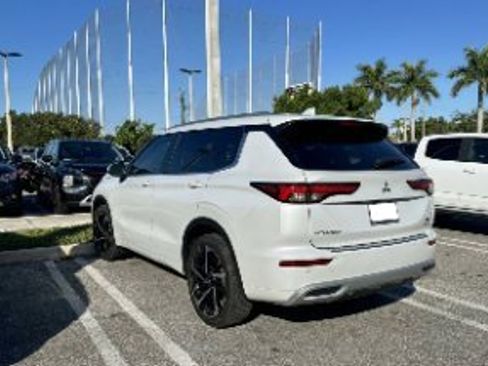 Used 2022 Mitsubishi Outlander SEL image 3