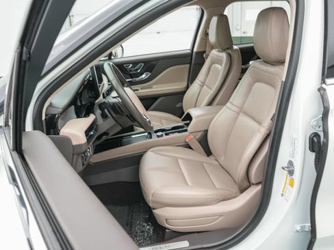 Used 2024 Lincoln Corsair FWD image 11