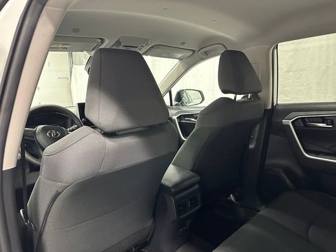 Used 2025 Toyota RAV4 XLE FWD image 46
