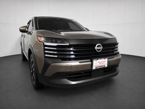 Certified 2025 Nissan Kicks SV AWD/4WD image 3