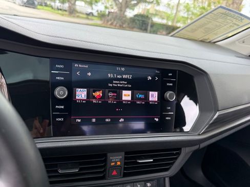 Used 2019 Volkswagen Jetta SEL w/ Cold Weather Package FWD image 19