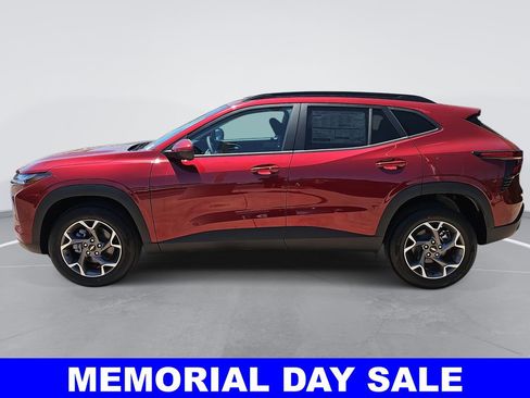 New 2025 Chevrolet Trax LT w/ Driver Confidence Package FWD image 6