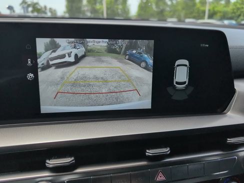 Used 2025 Kia Telluride S FWD image 19