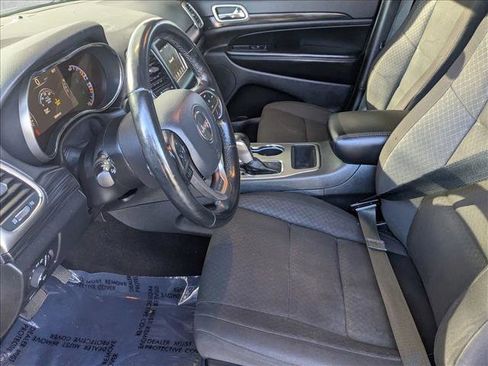 Used 2020 Jeep Grand Cherokee Laredo image 16