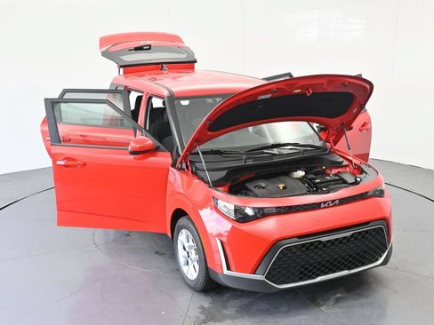 Used 2025 Kia Soul LX w/ LX Technology Package FWD image 39