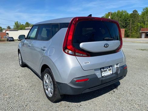 Used 2021 Kia Soul LX image 5