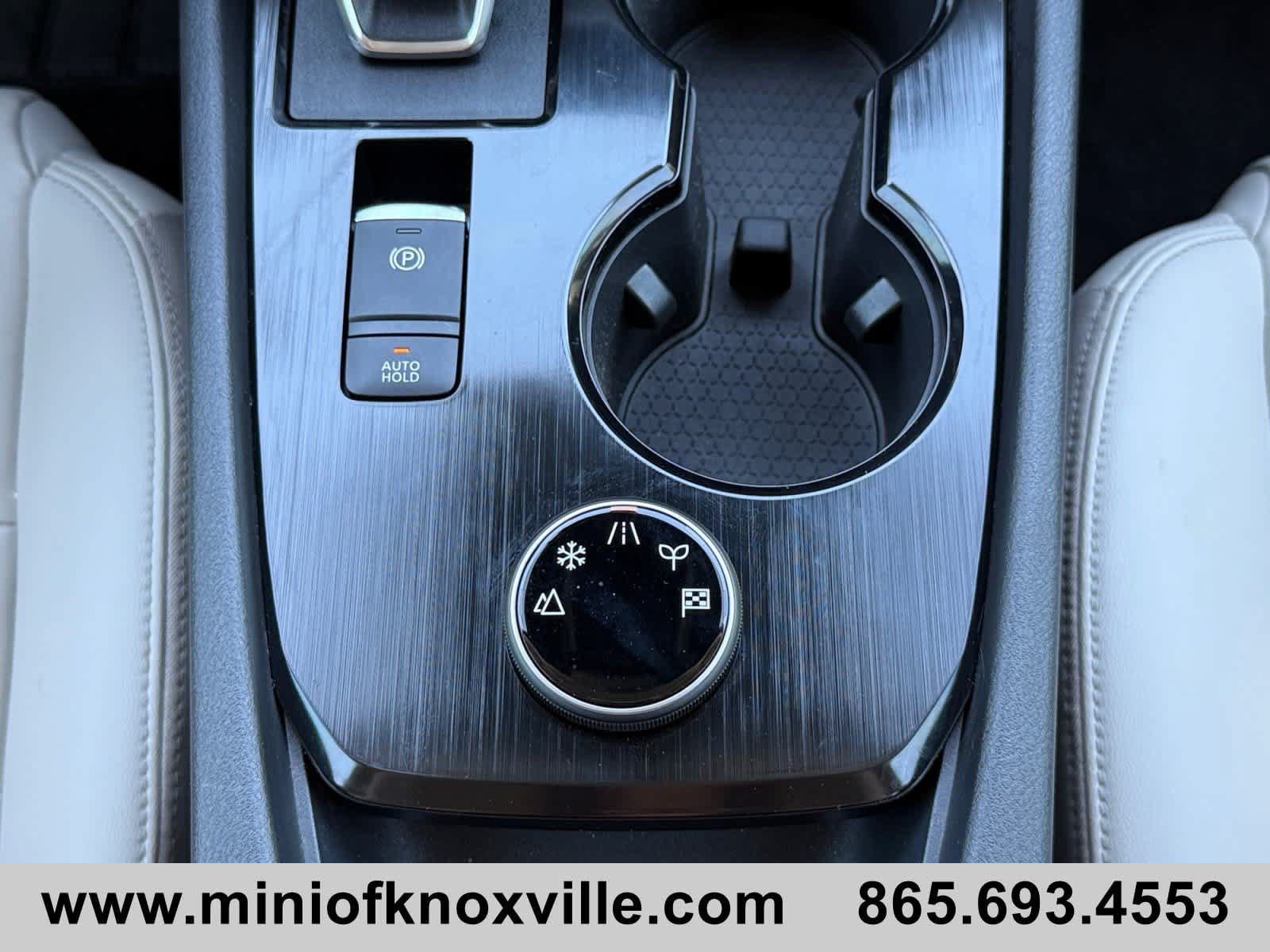 Used 2025 Nissan Rogue SL AWD/4WD image 21