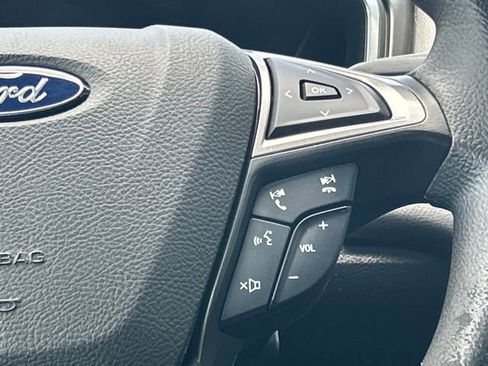 Used 2017 Ford Fusion SE w/ Fusion SE Technology Package FWD image 33