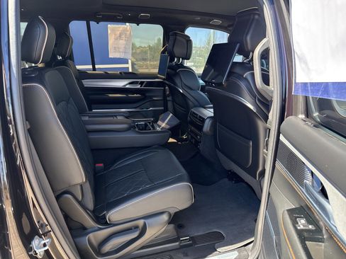 Used 2023 Jeep Grand Wagoneer Series III w/ Rear-Seat Entertainment Group image 9