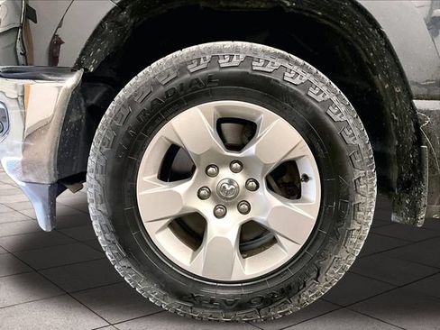 Used 2019 RAM 1500 Big Horn AWD/4WD image 9