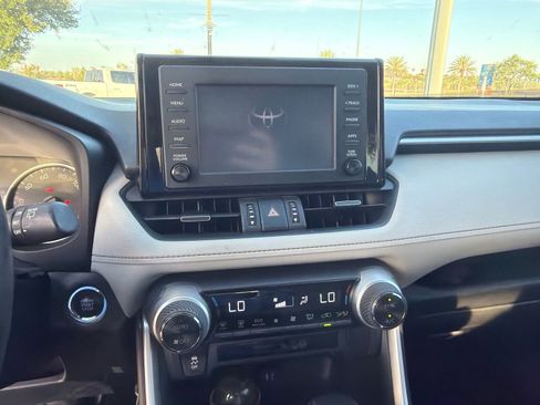 Used 2019 Toyota RAV4 XLE Premium FWD image 19