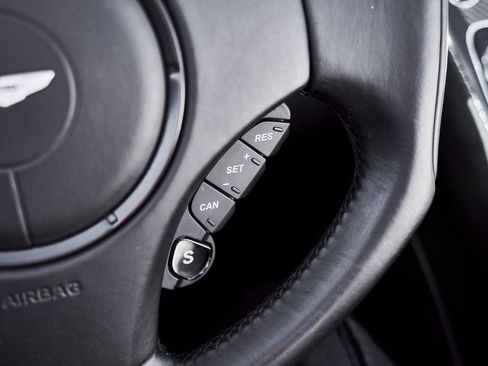 Used 2017 Aston Martin Vanquish S image 58