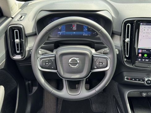 Certified 2025 Volvo XC40 B5 Plus AWD/4WD image 15
