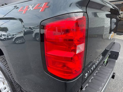 Used 2018 Chevrolet Silverado 1500 LT w/ All Star Edition AWD/4WD image 40
