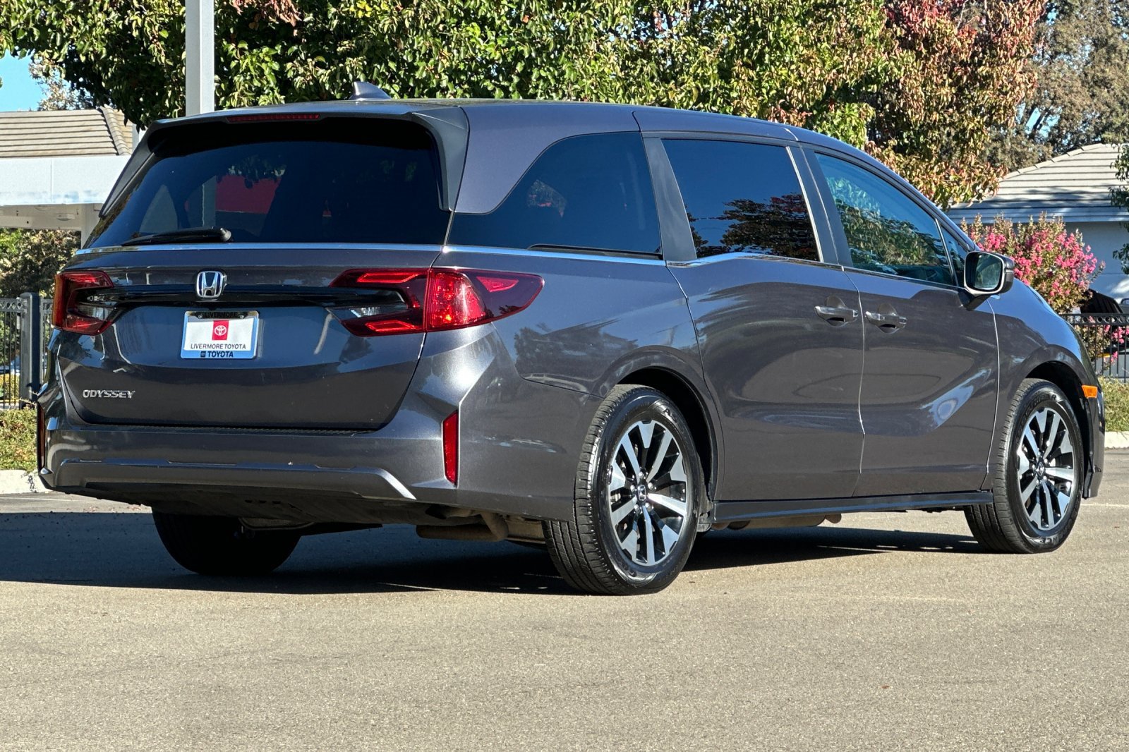 Used 2025 Honda Odyssey EX-L image 4