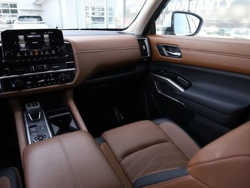 Certified 2025 Nissan Pathfinder Platinum AWD/4WD image 27