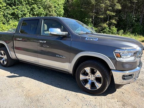 Used 2019 RAM 1500 Laramie AWD/4WD image 5