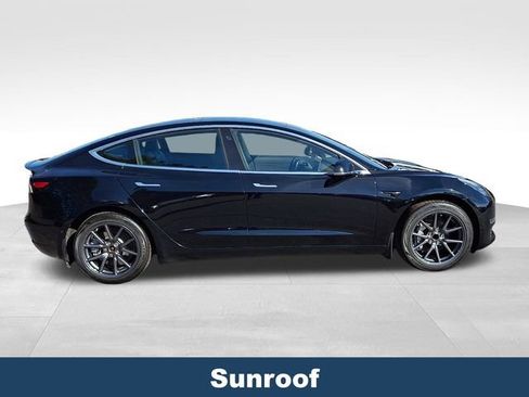 Used 2019 Tesla Model 3 Standard Range Plus image 9