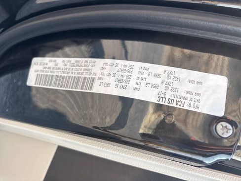 Used 2017 Chrysler Pacifica Touring-L FWD image 25