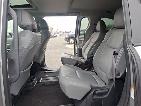 Used 2024 Toyota Sienna XLE image 10