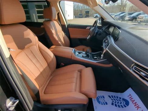 Used 2022 BMW X7 xDrive40i w/ Premium Package image 29
