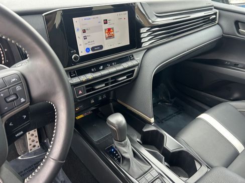 Used 2025 Toyota Camry SE image 17