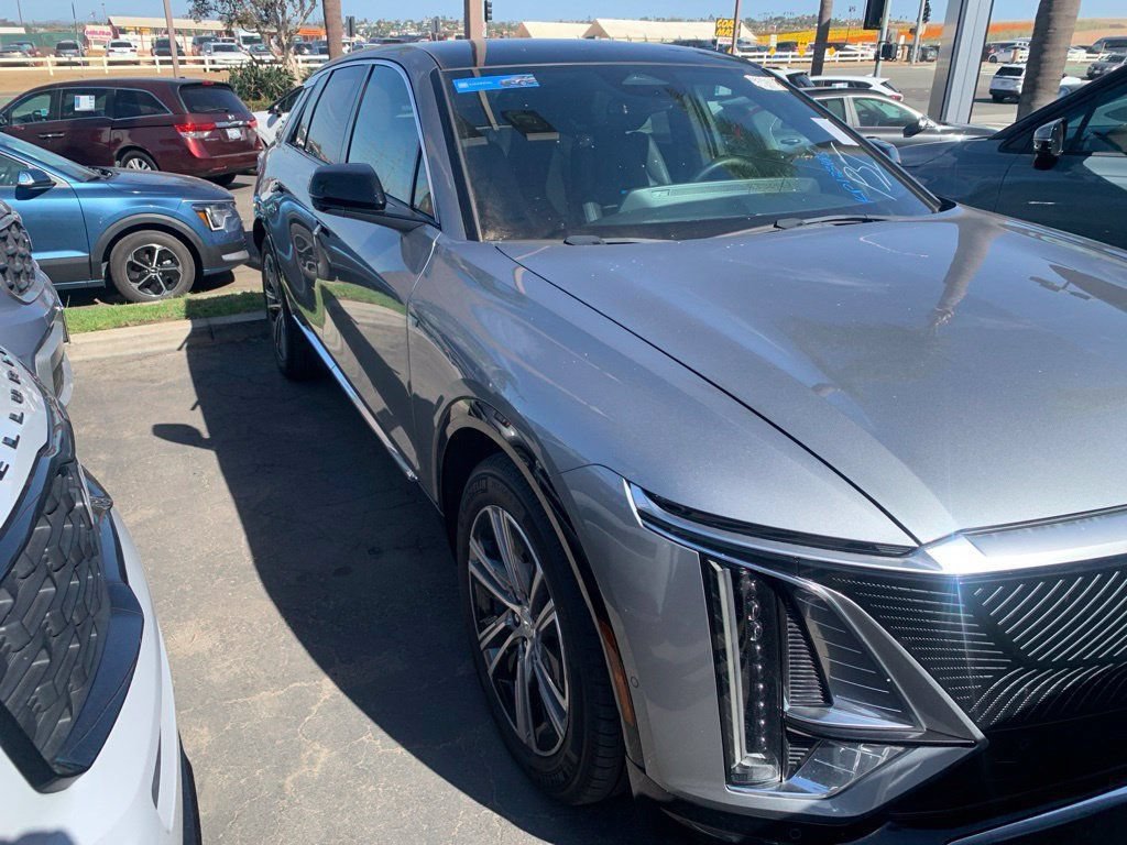 Used 2024 Cadillac Lyriq Luxury AWD/4WD image 4